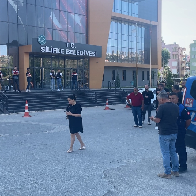 Mersin'de Silifke Belediyesi'ne operasyon