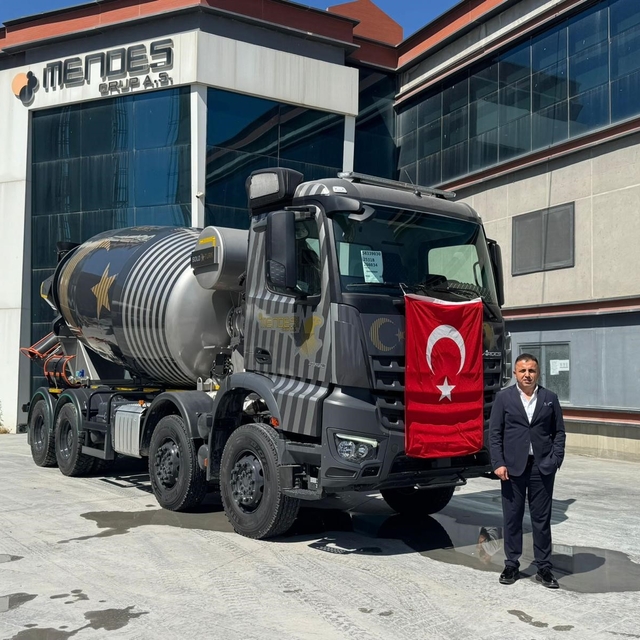 Aydınlı işadamından Solo Türk'e  beton mikserli teşekkür
Gök Vatan'ın karta...
