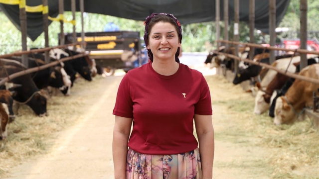 Eşinin emanet ettiği çiftliği çocuklarıyla yaşatıyor