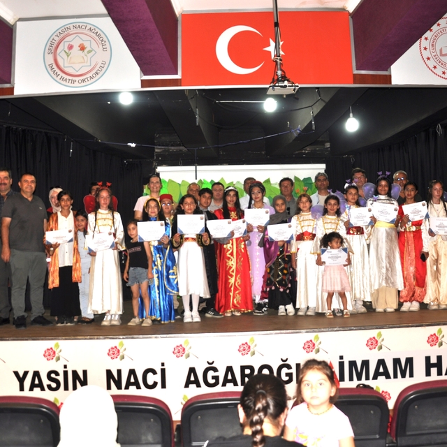 Ödemiş'te "Bir Yaz Gecesi Rüyası" oyunu sahneledi