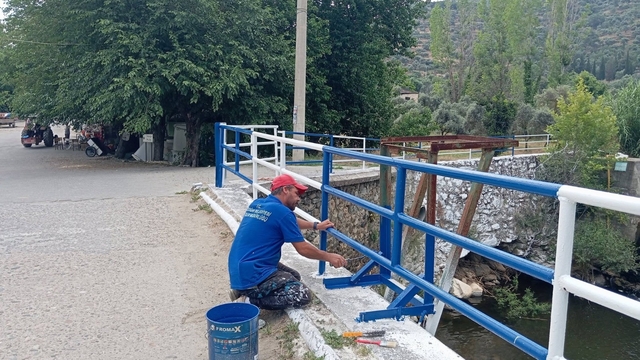 Bozdoğan Belediyesi'nden Kazandere'de korkuluk ve tel örgü çalışması