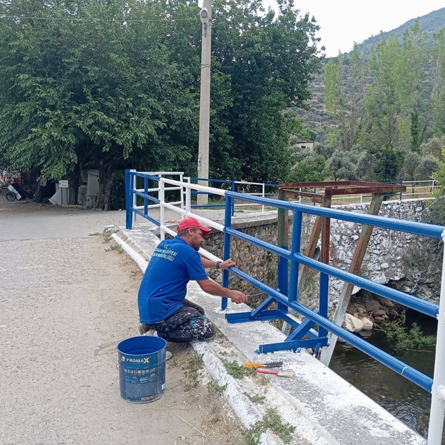 Bozdoğan Belediyesi'nden Kazandere'de korkuluk ve tel örgü çalışması