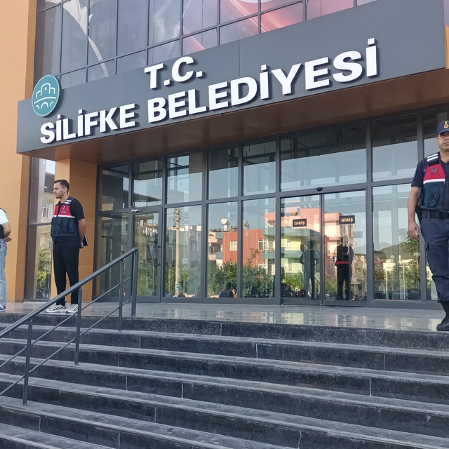 Mersin'de Silifke Belediyesine yönelik operasyon düzenlendi