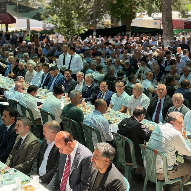 LC Waikiki Yönetim Kurulu Başkanı Küçük'ün babası ölüm yıl dönümünde anıldı