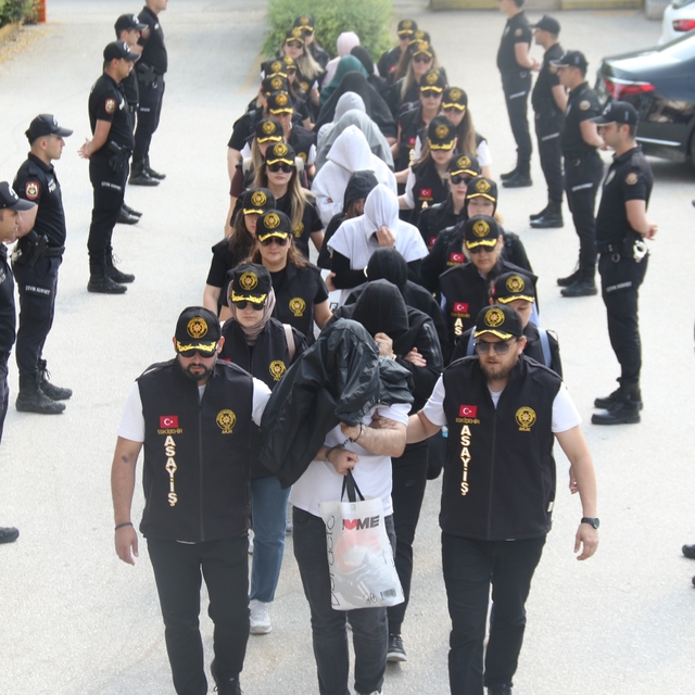 Masaj salonlarında fuhuş yaptırılan 26 kadın kurtarıldı, 7 kişi tutuklandı