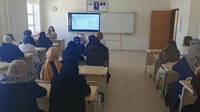Bayburt'ta HEM kursiyerlerine iletişim becerileri eğitimi verildi