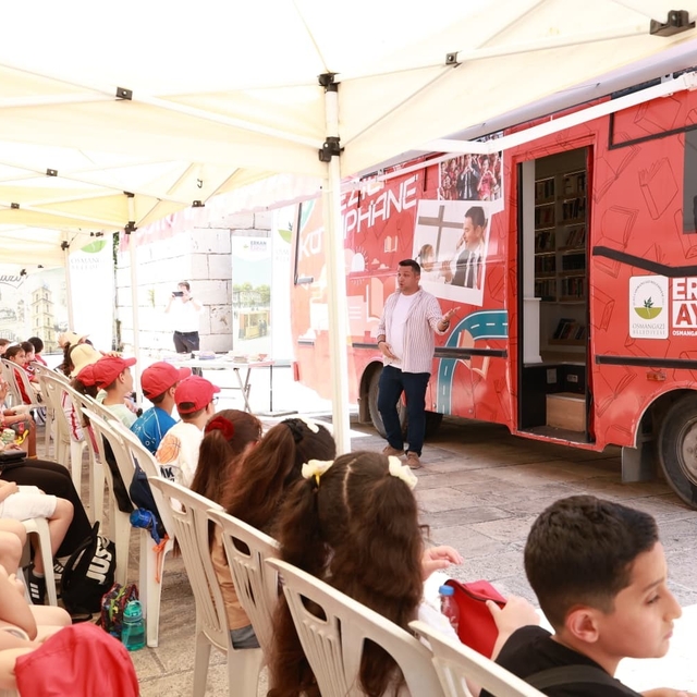 Osmangazi Belediyesi çocuklara kitap ve tarih sevgisi aşılıyor