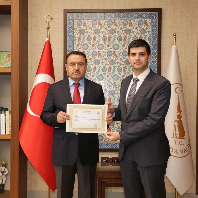 Vali Işın'dan Kaymakam Teltik'e başarı belgesi