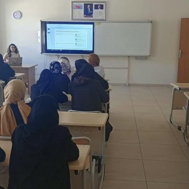 Bayburt'ta HEM kursiyerlerine iletişim becerileri eğitimi verildi