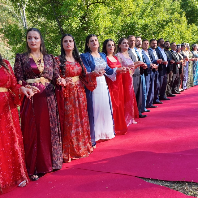 Şırnak'ta en uzun halay kuyruğu