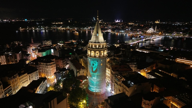 Kahramanmaraş'ın edebiyat ışığı Galata Kulesi'ne yansıdı