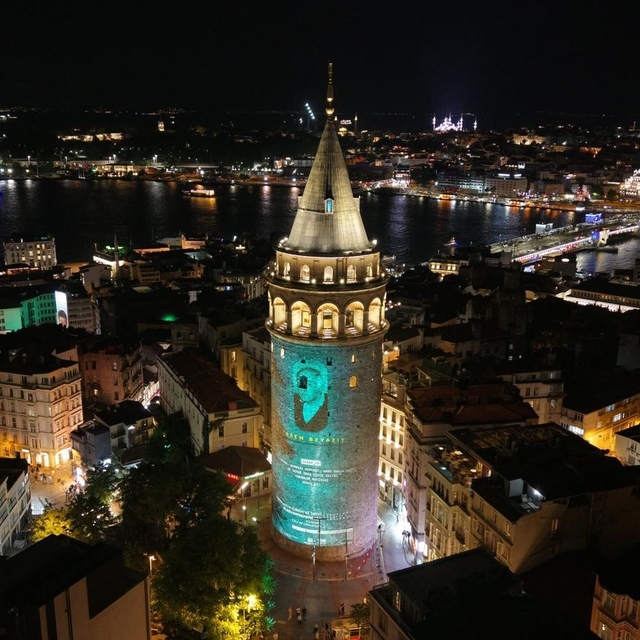 Kahramanmaraş'ın edebiyat ışığı Galata Kulesi'ne yansıdı