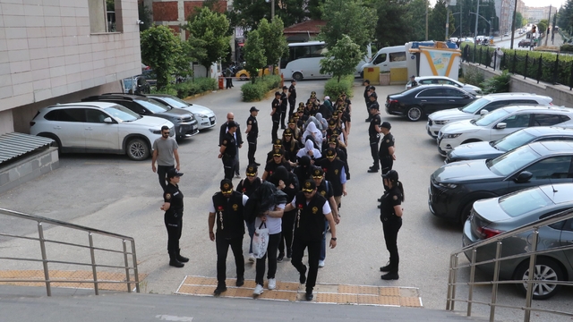 Eskişehir'de masaj salonlarına fuhuş baskını; 7 tutuklama