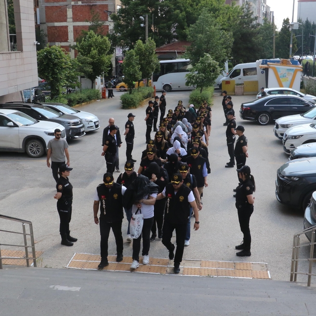 Eskişehir'de masaj salonlarına fuhuş baskını; 7 tutuklama