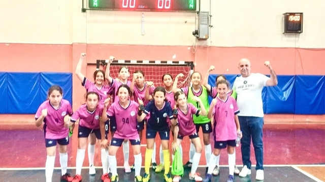 Şehit Rıfat Tunçbilek Ortaokulu'ndan futsalda önemli dereceler