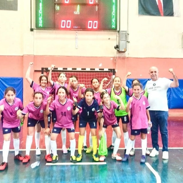 Şehit Rıfat Tunçbilek Ortaokulu'ndan futsalda önemli dereceler