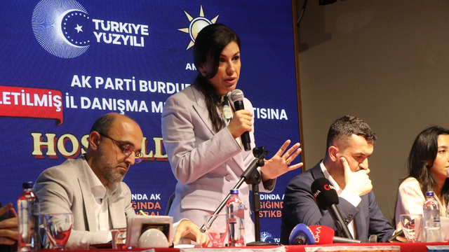 AK Parti'li Ayan: Aynı koltuklar için kavga ediyorlar