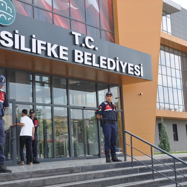 Silifke Belediyesine yolsuzluk operasyonu: Başkan Mustafa Turgut dahil 18 k...