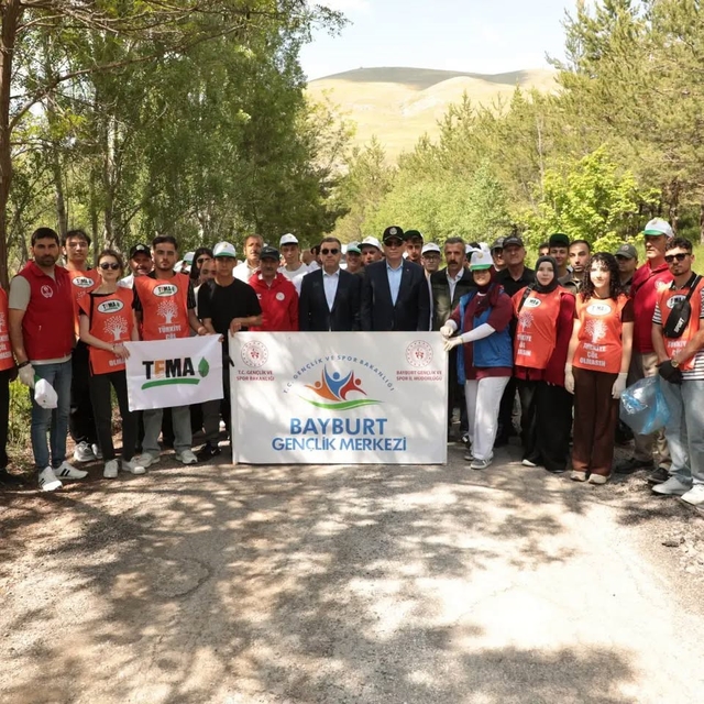 Bayburt'ta 'Orman Benim' etkinliğiyle çevre temizliği yapıldı