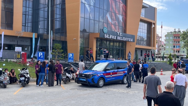 Mersin'de Silifke Belediyesi'ne operasyon: 18 gözaltı (2)