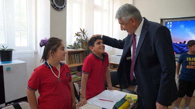 Başkan Hallaç'tan özel öğrencilere anlamlı ziyaret