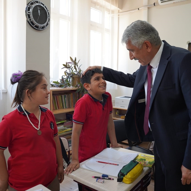 Başkan Hallaç'tan özel öğrencilere anlamlı ziyaret