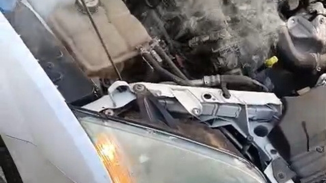 Seyir halindeki otomobil alev aldı