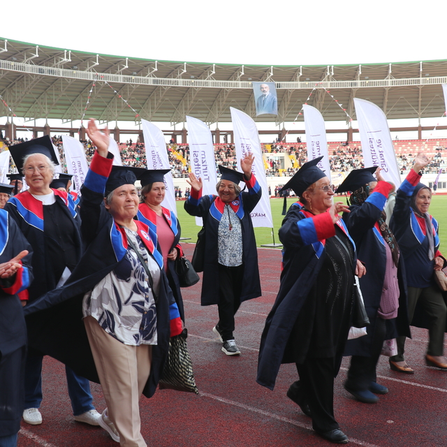 Burdur Mehmet Akif Ersoy Üniversitesi'nde 7 bin öğrenci mezun oldu