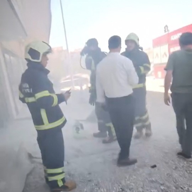 İş merkezindeki korkutan yangında 2 kişi hastaneye kaldırıldı