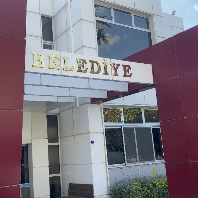 Seferihisar Belediyesine yönelik operasyonda 7 şüpheli adliyede