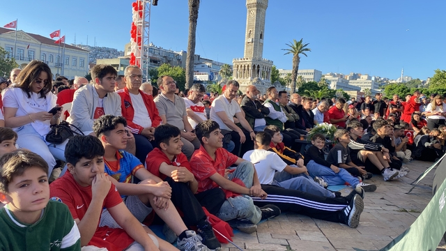 Sınav önlemleri nedeniyle meydanlarda maç yayını etkinlikleri iptal