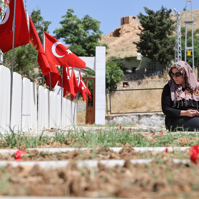 Mardin'de 39 yıl önce PKK'lı teröristlerce katledilen 30 kişi törenle anıld...