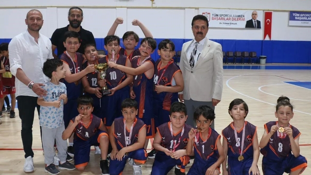 Minik devler parkede kıyasıya yarıştı