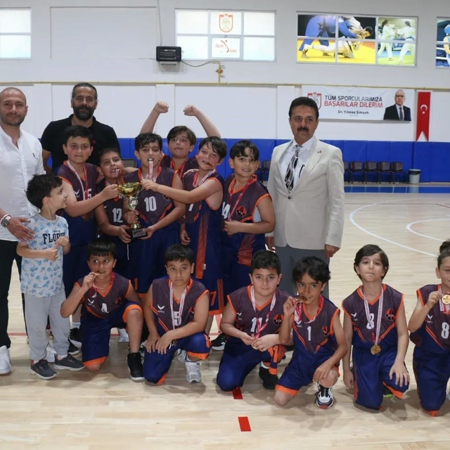 Minik devler parkede kıyasıya yarıştı