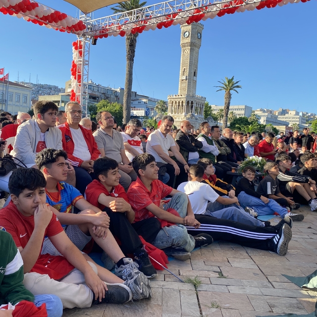 Sınav önlemleri nedeniyle meydanlarda maç yayını etkinlikleri iptal