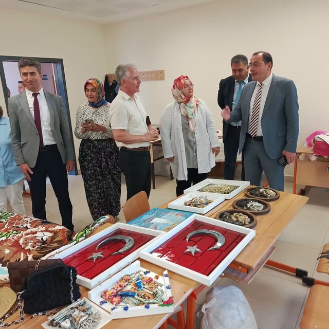 Kaymakam Türker Halk Eğitimi Merkezi kursiyerlerle bir araya geldi