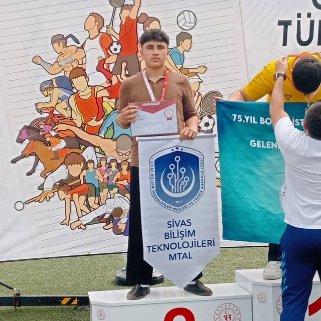 Sivaslı okçu Türkiye kürsüsünde
