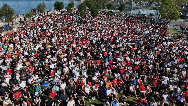 İzmir'de milli heyecan yine meydanlarda yaşanacak