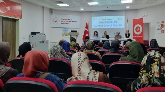 Bayburt'ta 'Bir Yetime Aile Olmak' konulu panel düzenlendi