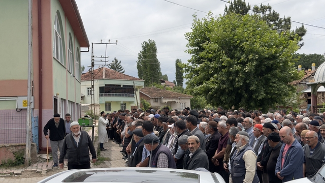 İş kazasında hayatını kaybeden genç işçi son yolculuğuna uğurlandı