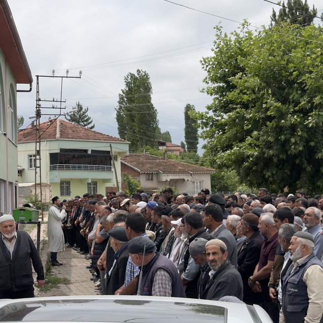 İş kazasında hayatını kaybeden genç işçi son yolculuğuna uğurlandı