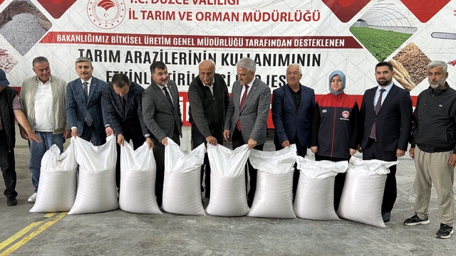 Coğrafi işaretli "Konuralp pirinci" için 82 çiftçiye 50 ton tohum desteği
Saray mutfağının mirası Konuralp pirincinin üretimi Düzce'de artırılıyor