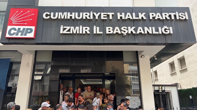 CHP İzmir İl Başkanlığı'nda gerginlik