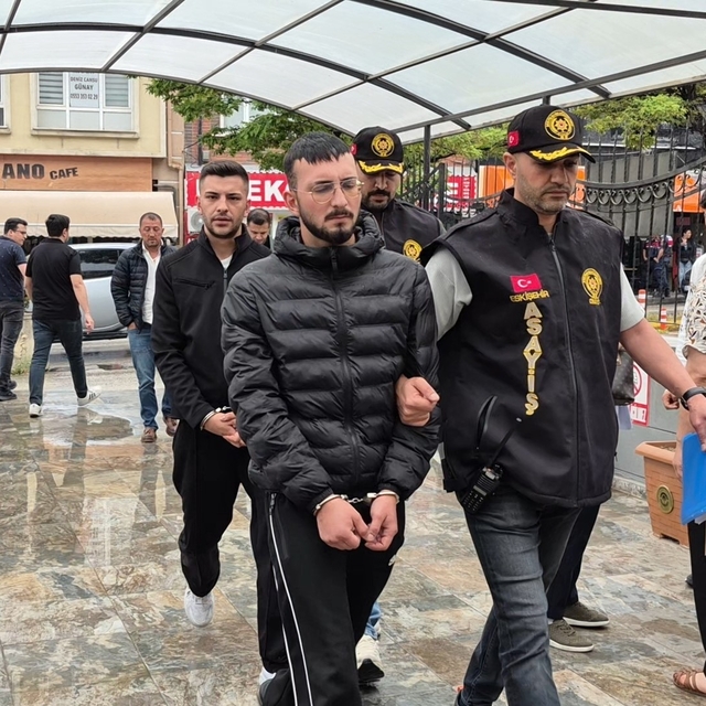 Eskişehir'de silahlı kavga olayının 2 şüphelisi adliyeye çıkarıldı