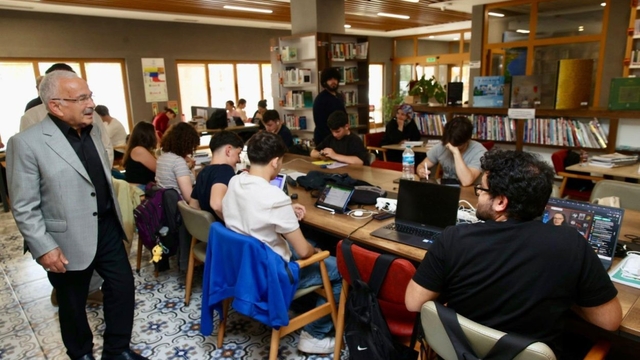 Ordu Büyükşehir Belediye Başkanı Güler, YKS'ye girecek öğrencileri ziyaret etti