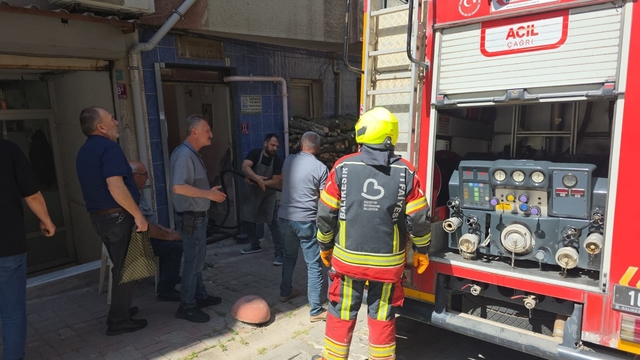 Bandırma'da davlumbazdan çıkan yangın mahalleyi ayağa kaldırdı
