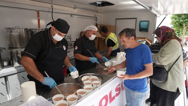 Denizli Büyükşehirden 3 noktada 10 bin kişilik aşure hayrı