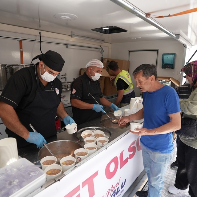 Denizli Büyükşehirden 3 noktada 10 bin kişilik aşure hayrı