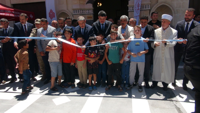 Kilis'te 6 Şubat depremlerinde hasar gören 2 cami yeniden ibadete açıldı