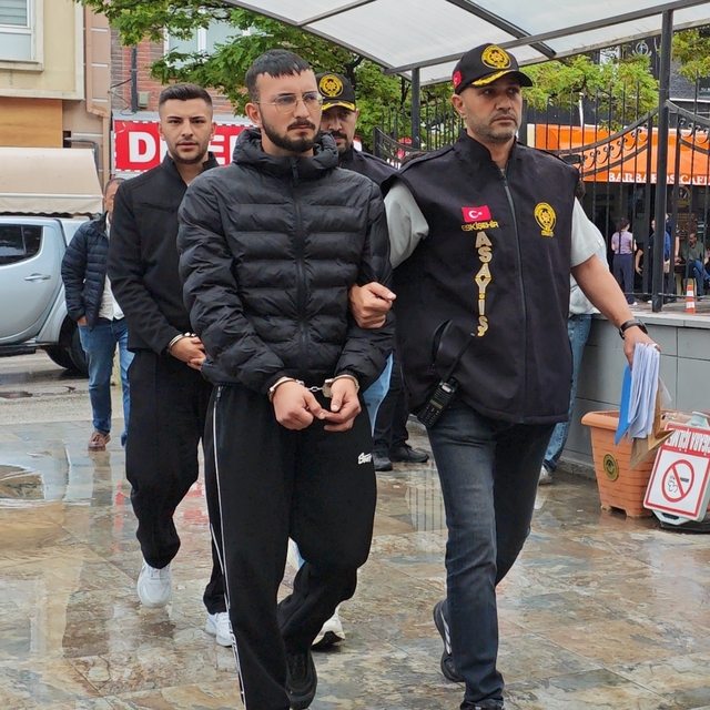 Eskişehir'de 1 kişinin yaralandığı silahlı kavgayla ilgili 2 zanlı tutuklan...